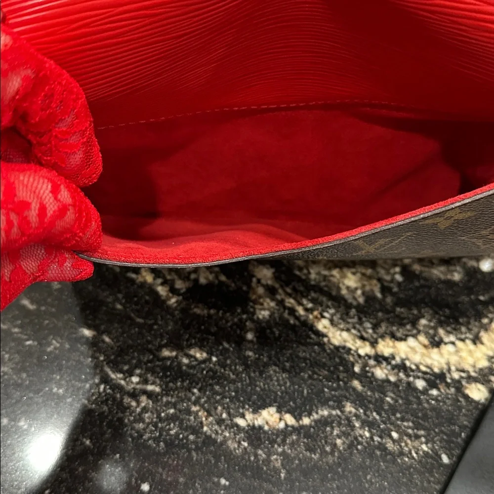 ♥️Louis Vuitton Saint Michael Epi Monogram - Picture 7 of 16